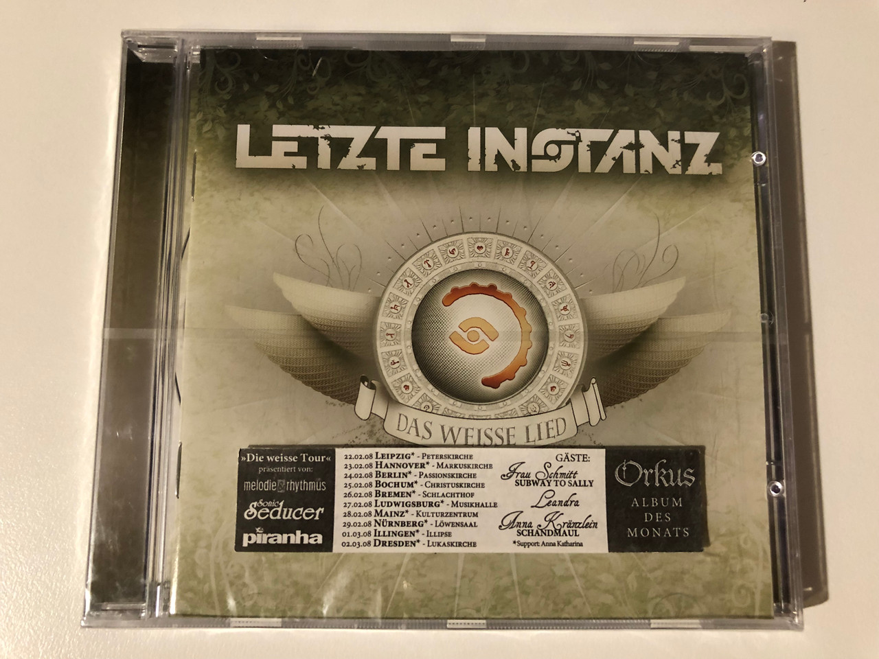 https://cdn10.bigcommerce.com/s-62bdpkt7pb/products/0/images/209160/Letzte_Instanz_Das_Weisse_Lied_Drakkar_Records_Audio_CD_2007_88697201882_1__15927.1643209738.1280.1280.JPG?c=2&_gl=1*1daj31m*_ga*MjA2NTIxMjE2MC4xNTkwNTEyNTMy*_ga_WS2VZYPC6G*MTY0MzIwOTQ0MC4yNzMuMS4xNjQzMjA5NDc2LjI0