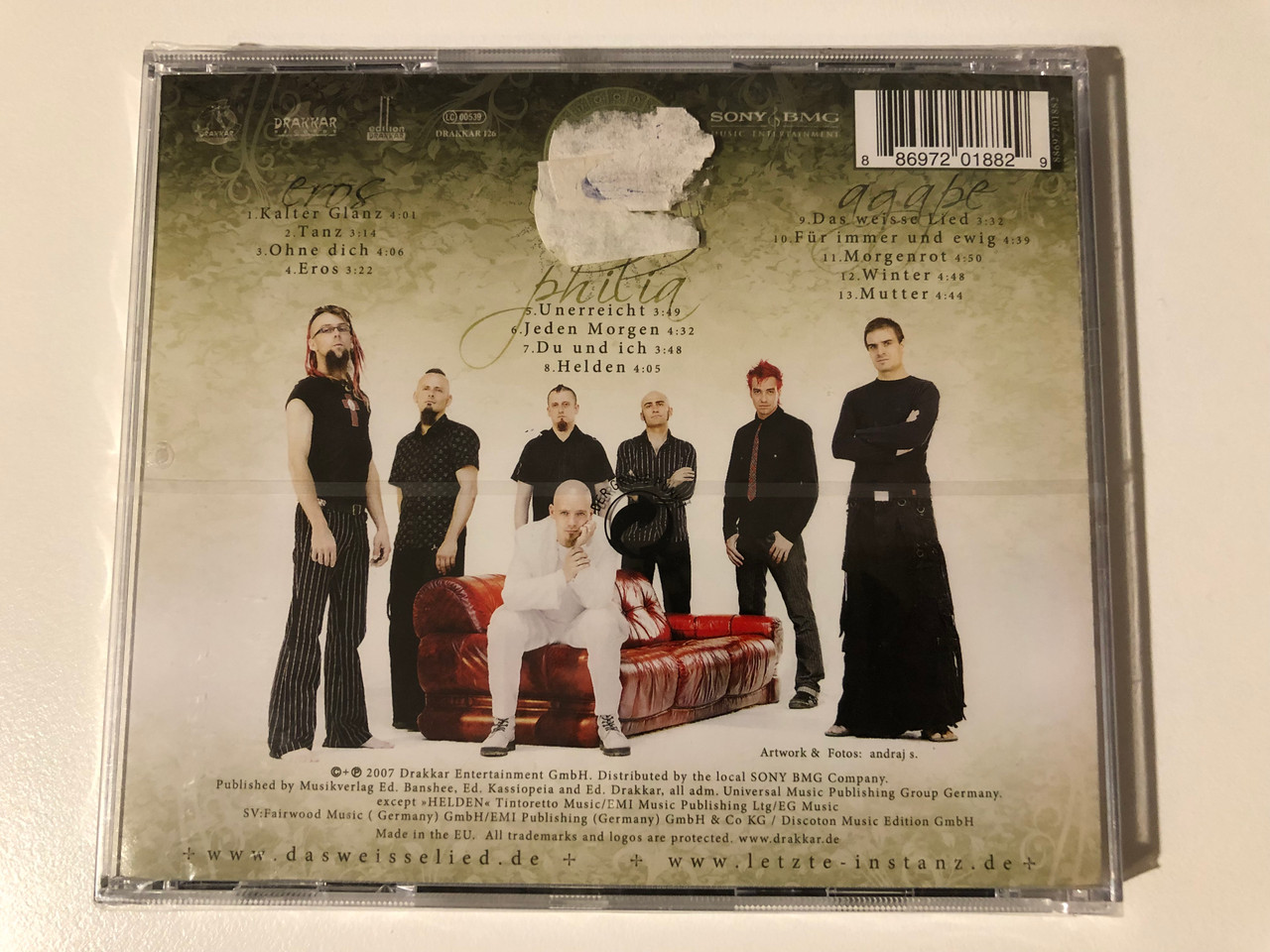https://cdn10.bigcommerce.com/s-62bdpkt7pb/products/0/images/209161/Letzte_Instanz_Das_Weisse_Lied_Drakkar_Records_Audio_CD_2007_88697201882_2__29928.1643209739.1280.1280.JPG?c=2&_gl=1*1daj31m*_ga*MjA2NTIxMjE2MC4xNTkwNTEyNTMy*_ga_WS2VZYPC6G*MTY0MzIwOTQ0MC4yNzMuMS4xNjQzMjA5NDc2LjI0