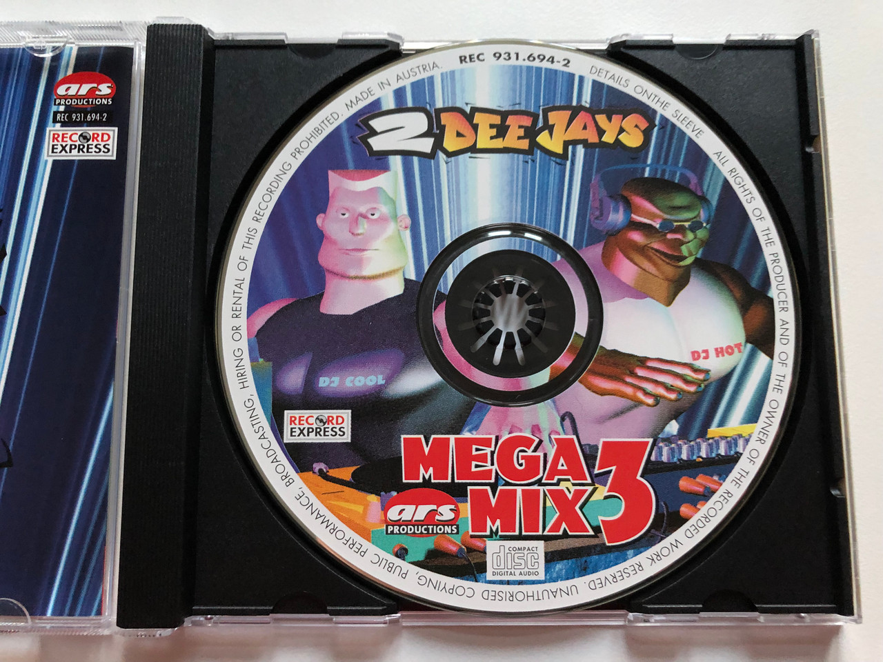 https://cdn10.bigcommerce.com/s-62bdpkt7pb/products/0/images/209945/2_Dee_Jays_Megamix_3_Zhi-Vago_DJ_Bobo_Technotronic_2_Unlimited_2_Brothers_On_The_4th_Floor_CB_Milton_Twenty_4_Seven_Right_Said_Fred_Non_Stop_Dance_Hits_Record_Express_Audio_CD_1_3__74937.1643387021.1280.1280.JPG?c=2&_gl=1*19enf7s*_ga*MjA2NTIxMjE2MC4xNTkwNTEyNTMy*_ga_WS2VZYPC6G*MTY0MzM4MjMyNi4yNzkuMS4xNjQzMzg3MDE4LjYw