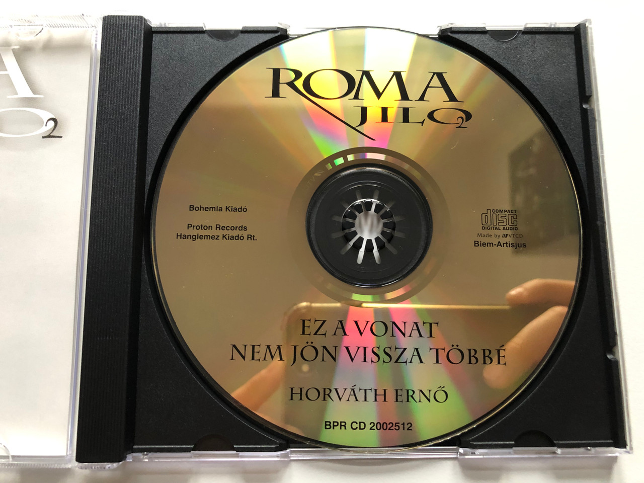 https://cdn10.bigcommerce.com/s-62bdpkt7pb/products/0/images/213147/Roma_Jilo_2_-_Ez_A_Vonat_Nem_Jon_Vissza_Tobbe_proton_Audio_CD_BPR_CD_2002512_3__54487.1644904135.1280.1280.JPG?c=2&_gl=1*lp4end*_ga*MjA2NTIxMjE2MC4xNTkwNTEyNTMy*_ga_WS2VZYPC6G*MTY0NDkwMTUzNS4yODYuMS4xNjQ0OTAzNzk2LjU3