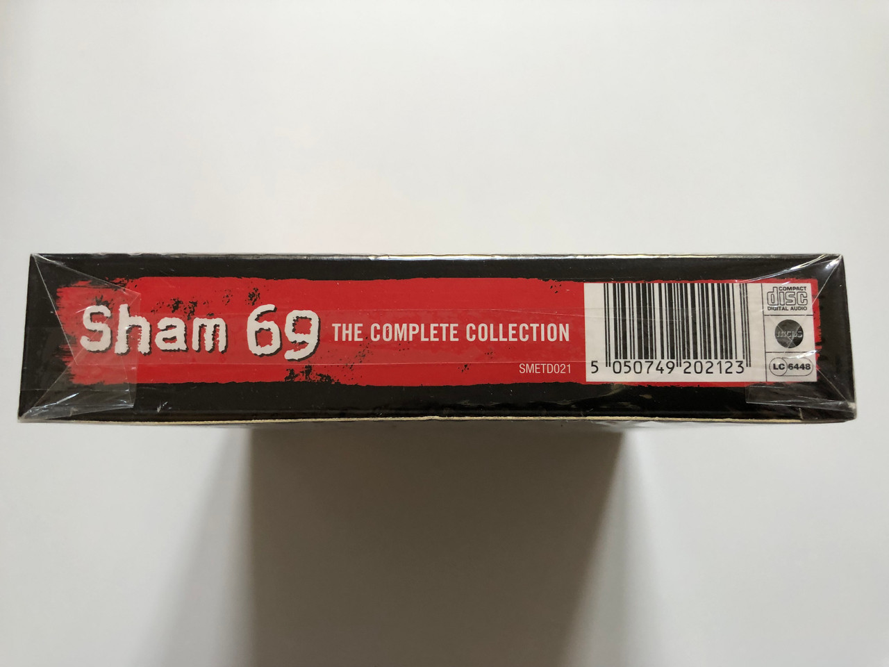 https://cdn10.bigcommerce.com/s-62bdpkt7pb/products/0/images/213398/Sham_69_The_Complete_Collection_Sanctuary_Midline_3x_Audio_CD_2004_SMETD021_3__96642.1645075097.1280.1280.JPG?c=2&_gl=1*4t2nm6*_ga*MjA2NTIxMjE2MC4xNTkwNTEyNTMy*_ga_WS2VZYPC6G*MTY0NTA3MzEwMy4yOTIuMS4xNjQ1MDc1MDAzLjIy