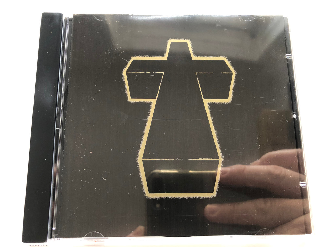 https://cdn10.bigcommerce.com/s-62bdpkt7pb/products/0/images/213614/Justice_Cross_Ed_Banger_Records_Audio_CD_2007_2564_62986_2_1__16582.1645172961.1280.1280.JPG?c=2&_gl=1*1cqy4sc*_ga*MjA2NTIxMjE2MC4xNTkwNTEyNTMy*_ga_WS2VZYPC6G*MTY0NTE2MDg1Ni4yOTQuMS4xNjQ1MTcyNzg2LjE4