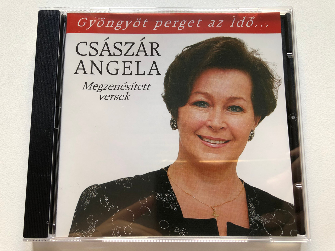 https://cdn10.bigcommerce.com/s-62bdpkt7pb/products/0/images/213792/Csaszar_Angela_-_Megzenesitett_versek_-_Gyongyot_perget_az_ido..._Phoenix_Studio_Audio_CD_2001_5999880445016_1__31010.1645461883.1280.1280.JPG?c=2&_gl=1*r8yxy8*_ga*MjA2NTIxMjE2MC4xNTkwNTEyNTMy*_ga_WS2VZYPC6G*MTY0NTQ1ODQ2NC4yOTYuMS4xNjQ1NDYxOTcwLjYw