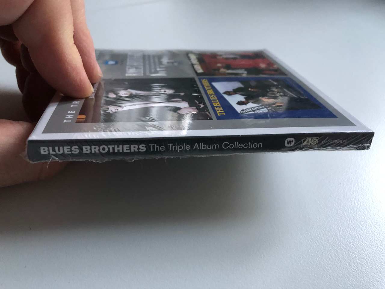 https://cdn10.bigcommerce.com/s-62bdpkt7pb/products/0/images/213884/Blues_Brothers_The_Triple_Album_Collection_Briefcase_Full_Of_Blues_The_Blues_Brothers_Made_In_America_Warner_Music_3x_Audio_CD_2013_Box_Set_8122796674_3__45057.1645468930.1280.1280.JPG?c=2&_gl=1*13jyg1v*_ga*MjA2NTIxMjE2MC4xNTkwNTEyNTMy*_ga_WS2VZYPC6G*MTY0NTQ1ODQ2NC4yOTYuMS4xNjQ1NDY4NjI4LjUy