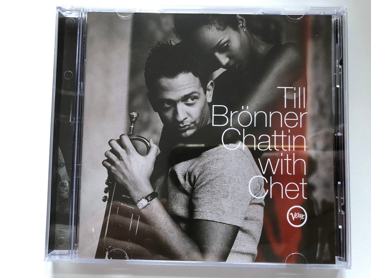 https://cdn10.bigcommerce.com/s-62bdpkt7pb/products/0/images/214600/Till_Brnner_Chattin_With_Chet_Verve_Records_Audio_CD_2000_157_534-2_1__76479.1646148813.1280.1280.JPG?c=2&_gl=1*13ru4te*_ga*MjA2NTIxMjE2MC4xNTkwNTEyNTMy*_ga_WS2VZYPC6G*MTY0NjE0NTkwOC4zMDYuMS4xNjQ2MTQ4MzU5LjQw