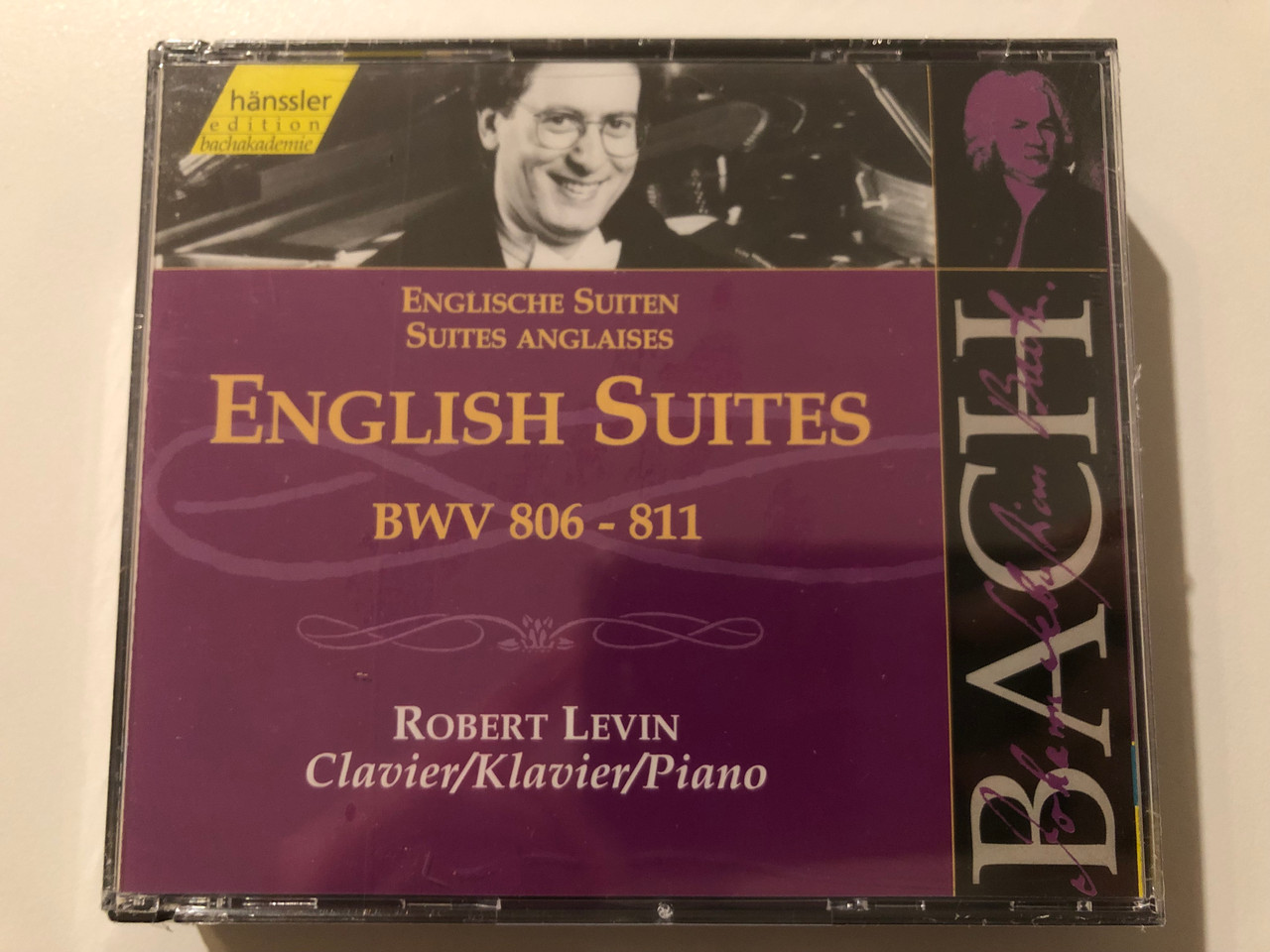 https://cdn10.bigcommerce.com/s-62bdpkt7pb/products/0/images/216024/Johann_Sebastian_Bach_-_English_Suites_BWV_806-811_Robert_Levin_-_piano_Hnssler_Edition_Bachakademie_Hnssler_Classic_2x_Audio_CD_2000_CD_92_1__41774.1646906812.1280.1280.JPG?c=2&_gl=1*1jtbz6x*_ga*MjA2NTIxMjE2MC4xNTkwNTEyNTMy*_ga_WS2VZYPC6G*MTY0NjkwMTAxNS4zMTcuMS4xNjQ2OTA2ODA2LjYw