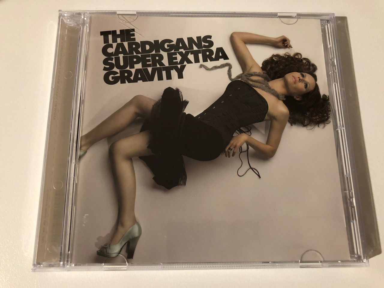 https://cdn10.bigcommerce.com/s-62bdpkt7pb/products/0/images/216030/The_Cardigans_Super_Extra_Gravity_Universal_Music_AB._Audio_CD_2005_987_283-7_1__55680.1646907455.1280.1280.JPG?c=2&_gl=1*hpp760*_ga*MjA2NTIxMjE2MC4xNTkwNTEyNTMy*_ga_WS2VZYPC6G*MTY0NjkwMTAxNS4zMTcuMS4xNjQ2OTA3MzA0LjMz