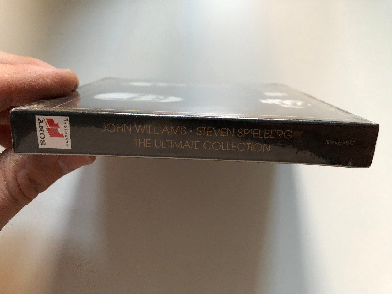 https://cdn10.bigcommerce.com/s-62bdpkt7pb/products/0/images/217192/John_Williams_Steven_Spielberg_The_Ultimate_Collection_Sony_Classical_3x_Audio_CD_DVD_88985374582_3__22135.1647617265.1280.1280.JPG?c=2&_gl=1*1cc6fil*_ga*MjA2NTIxMjE2MC4xNTkwNTEyNTMy*_ga_WS2VZYPC6G*MTY0NzYxNTc2OC4zMjQuMS4xNjQ3NjE3MDYwLjQ2