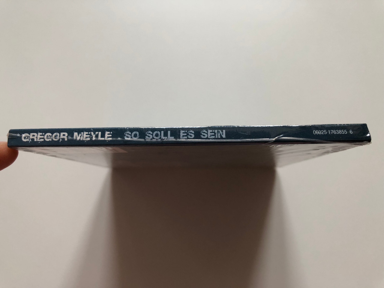 https://cdn10.bigcommerce.com/s-62bdpkt7pb/products/0/images/217998/Gregor_Meyle_So_Soll_Es_Sein_Polydor_Audio_CD_2008_0602517638556_3__38289.1647955292.1280.1280.JPG?c=2&_gl=1*93tvzr*_ga*MjA2NTIxMjE2MC4xNTkwNTEyNTMy*_ga_WS2VZYPC6G*MTY0Nzk0Nzc1Ni4zMjcuMS4xNjQ3OTU1NDIzLjYw