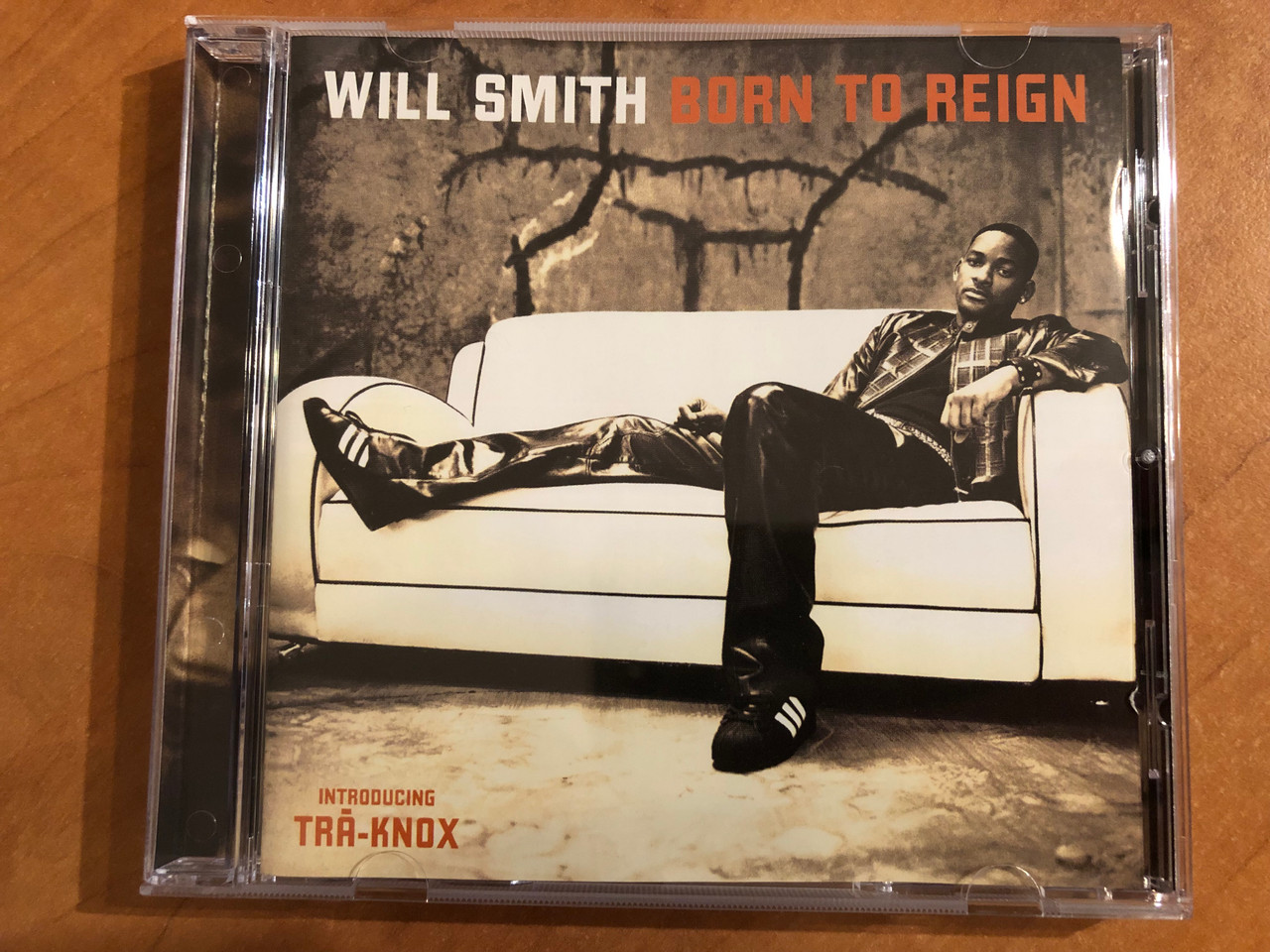 https://cdn10.bigcommerce.com/s-62bdpkt7pb/products/0/images/218682/Will_Smith_Born_To_Reign_Introducing_Tra-Knox_Columbia_Audio_CD_2002_507955_2_1__89236.1648461237.1280.1280.JPG?c=2&_gl=1*1xs8qmd*_ga*MjA2NTIxMjE2MC4xNTkwNTEyNTMy*_ga_WS2VZYPC6G*MTY0ODQ0NzY1MC4zMzQuMS4xNjQ4NDYxMjA0LjYw