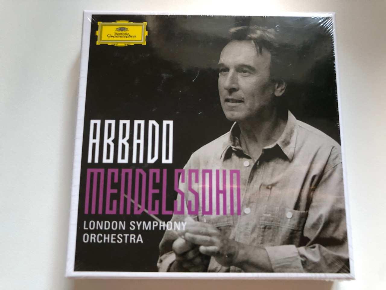 https://cdn10.bigcommerce.com/s-62bdpkt7pb/products/0/images/218933/Abbado_-_Mendelssohn_London_Symphony_Orchestra_Deutsche_Grammophon_5x_Audio_CD_2015_Box_Set_479_4644_1__64035.1648527094.1280.1280.JPG?c=2&_gl=1*kh20yl*_ga*MjA2NTIxMjE2MC4xNTkwNTEyNTMy*_ga_WS2VZYPC6G*MTY0ODUyMjY0NC4zMzUuMS4xNjQ4NTI2OTYxLjQz