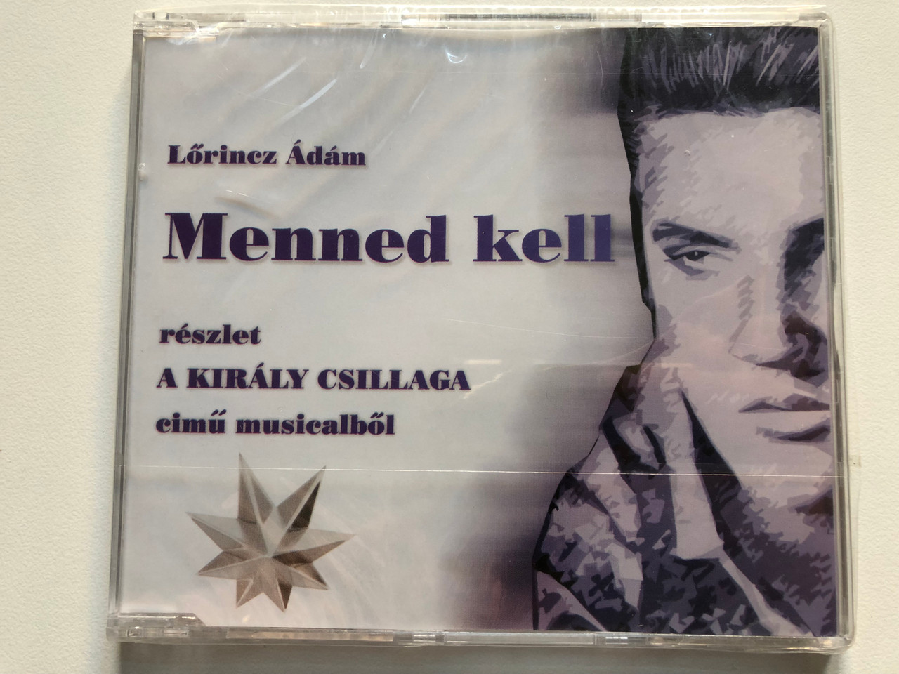 https://cdn10.bigcommerce.com/s-62bdpkt7pb/products/0/images/219761/Lorincz_Adam_-_Menned_kell_-_reszlet_A_Kiraly_Csillaga_cimu_musicalbol_Audio_CD_ADAM_-_005_M_1__69653.1648633723.1280.1280.JPG?c=2&_gl=1*6uyq8i*_ga*MjA2NTIxMjE2MC4xNTkwNTEyNTMy*_ga_WS2VZYPC6G*MTY0ODYxNjU4NS4zMzcuMS4xNjQ4NjMzNTEzLjUy