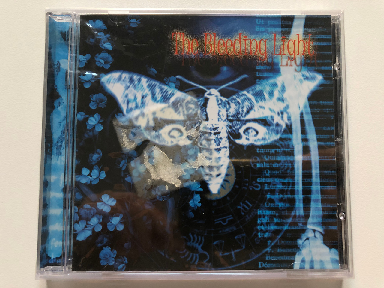 https://cdn10.bigcommerce.com/s-62bdpkt7pb/products/0/images/221016/The_Bleeding_Light_Season_Of_Mist_Audio_CD_1999_SOM_019_1__93487.1649337357.1280.1280.JPG?c=2&_gl=1*wt0vj1*_ga*MjA2NTIxMjE2MC4xNTkwNTEyNTMy*_ga_WS2VZYPC6G*MTY0OTMzNjIxNC4zNDYuMS4xNjQ5MzM3MzYwLjYw