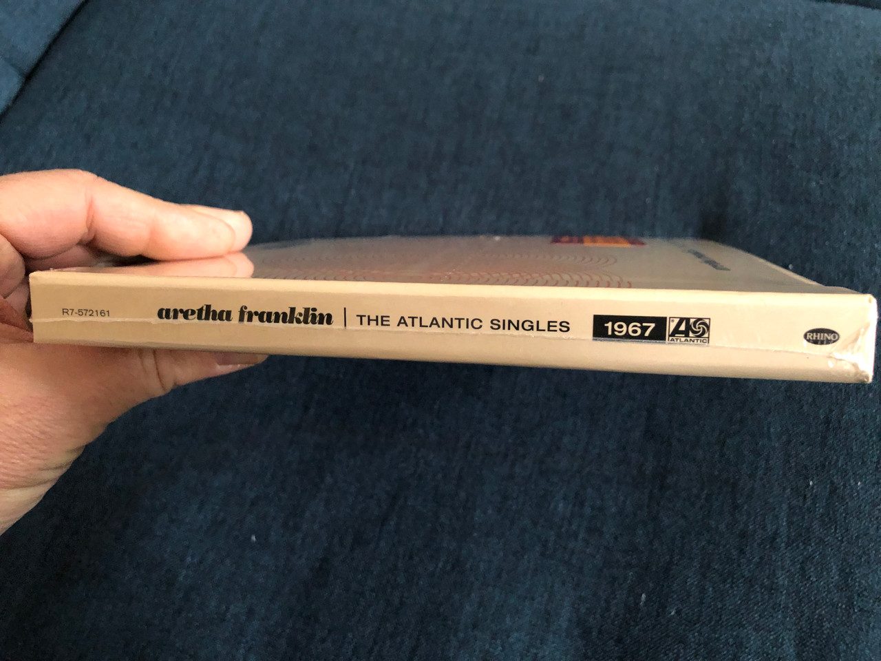 https://cdn10.bigcommerce.com/s-62bdpkt7pb/products/0/images/221324/Aretha_Franklin_The_Atlantic_Singles_1969_The_1967_Hit_Singles_And_B-Sides_Collection_Includes_Respect_Chain_Of_Fools_You_Make_Me_Feel_Like_A_Natural_Woman_Rhino_Records_5x_LP_20__05943.1649665310.1280.1280.JPG?c=2&_gl=1*t0l14g*_ga*MjA2NTIxMjE2MC4xNTkwNTEyNTMy*_ga_WS2VZYPC6G*MTY0OTY1NzEzNy4zNTMuMS4xNjQ5NjY1Mjg1LjYw