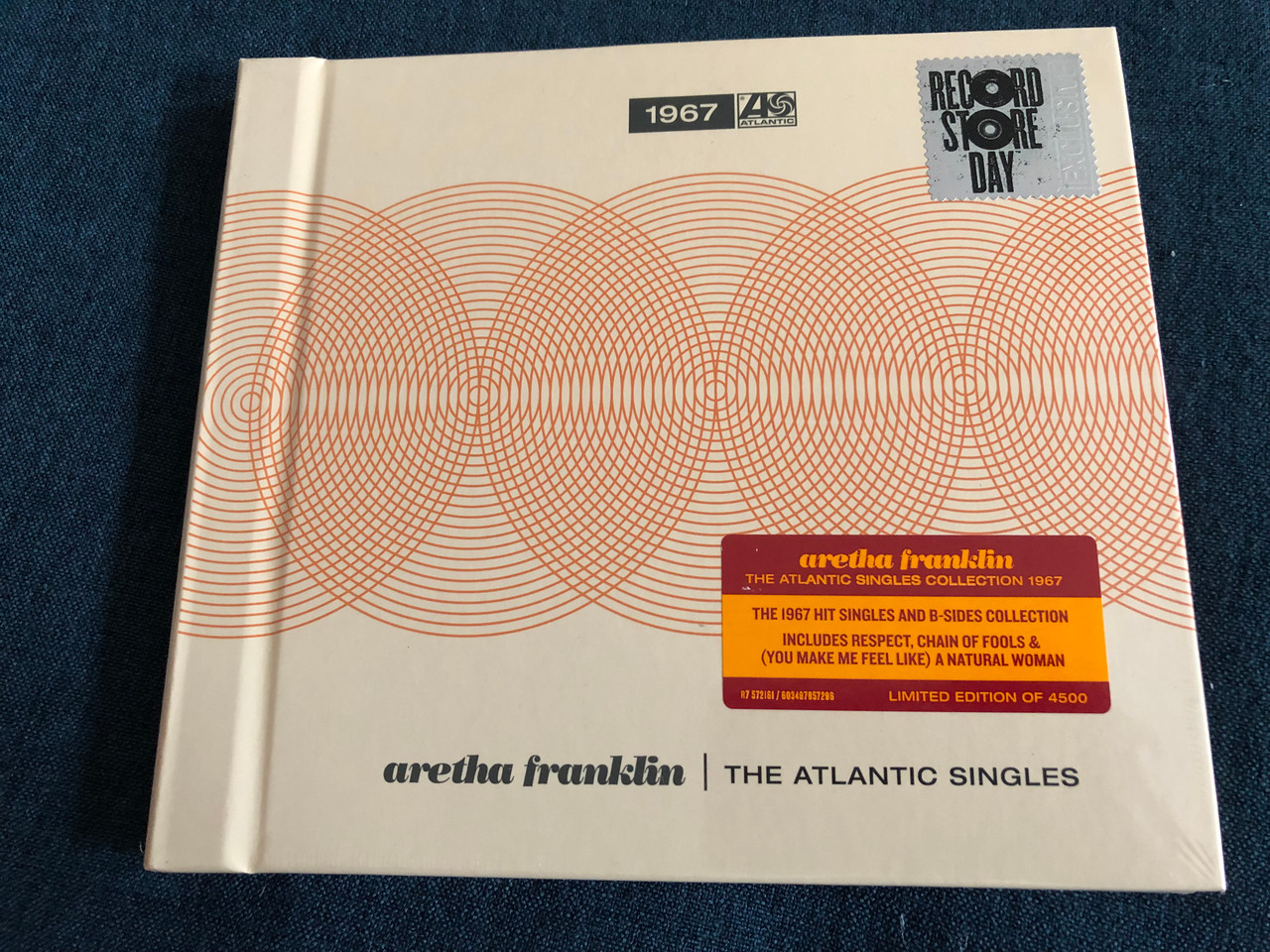 https://cdn10.bigcommerce.com/s-62bdpkt7pb/products/0/images/221326/Aretha_Franklin_The_Atlantic_Singles_1967_The_1967_Hit_Singles_And_B-Sides_Collection_Includes_Respect_Chain_Of_Fools_You_Make_Me_Feel_Like_A_Natural_Woman_Rhino_Records_5x_LP_2019__20079.1649665312.1280.1280.JPG?c=2&_gl=1*t0l14g*_ga*MjA2NTIxMjE2MC4xNTkwNTEyNTMy*_ga_WS2VZYPC6G*MTY0OTY1NzEzNy4zNTMuMS4xNjQ5NjY1Mjg1LjYw