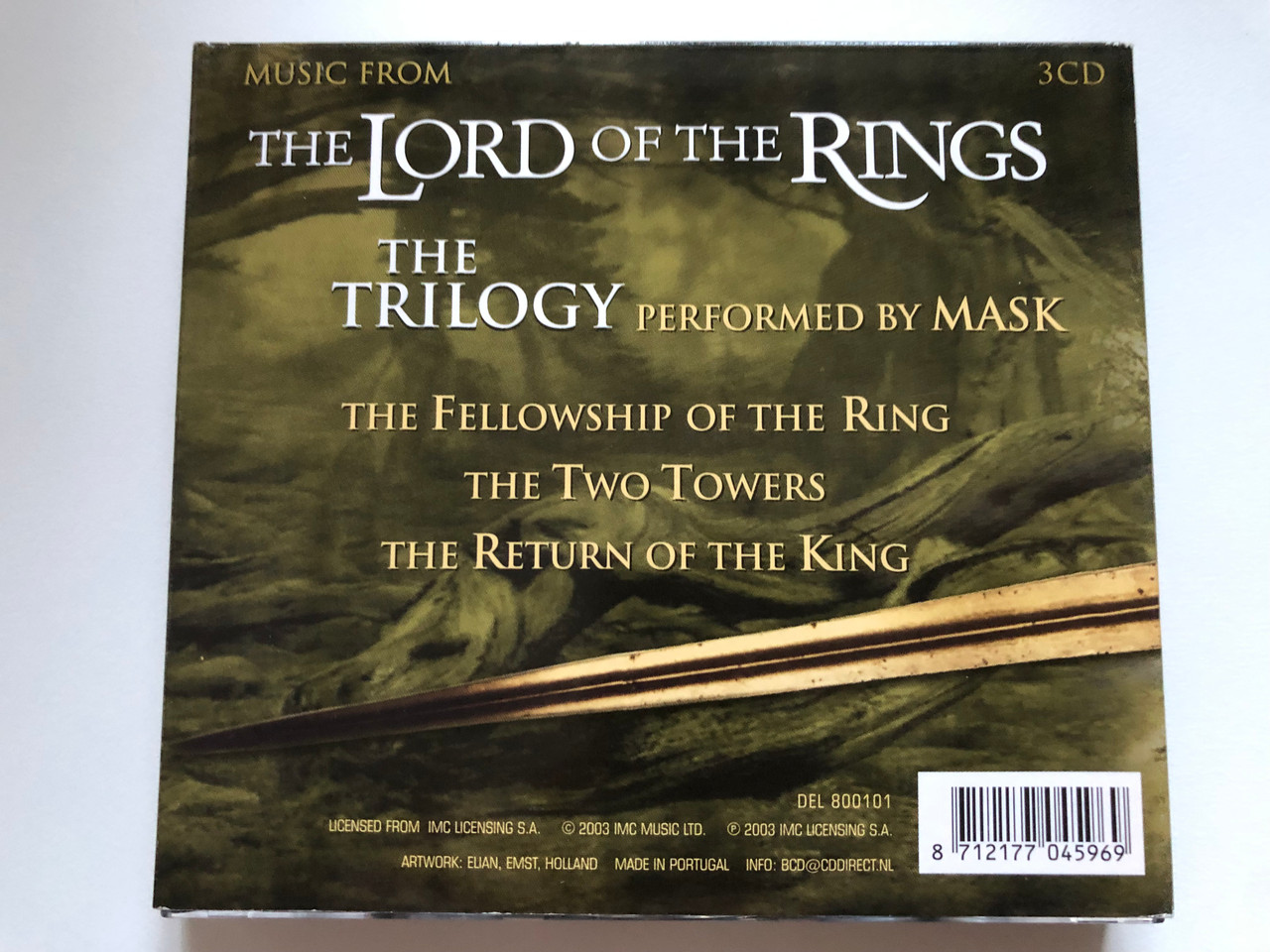 https://cdn10.bigcommerce.com/s-62bdpkt7pb/products/0/images/221931/Music_From_The_Lord_Of_The_Rings_The_Trilogy_Deluxe_3x_Audio_CD_2003_Box_Set_DEL_800101_5__07979.1649865568.1280.1280.JPG?c=2&_gl=1*14t38do*_ga*MjA2NTIxMjE2MC4xNTkwNTEyNTMy*_ga_WS2VZYPC6G*MTY0OTg1ODIyMS4zNTUuMS4xNjQ5ODY1NDE5LjUw