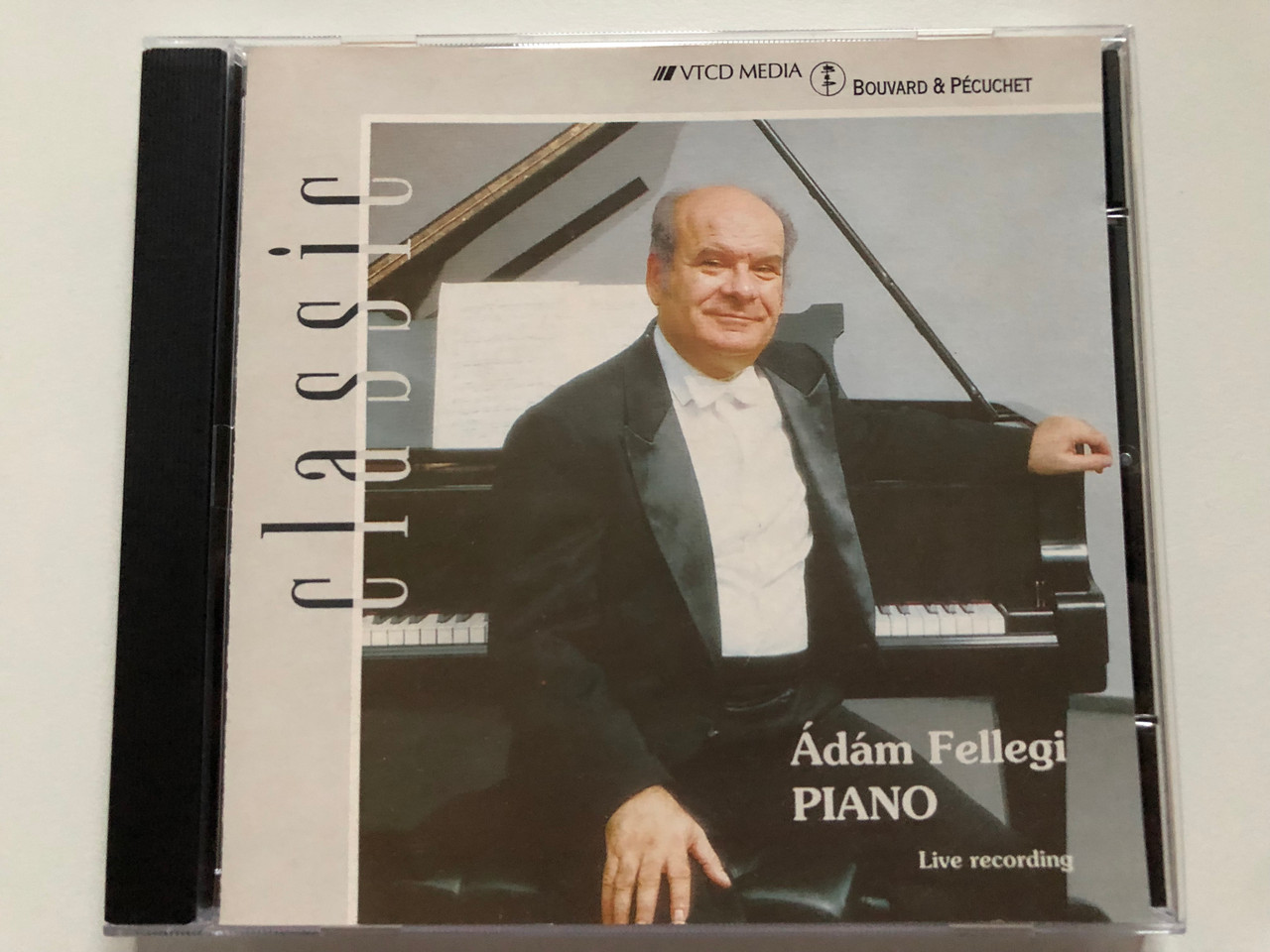 https://cdn10.bigcommerce.com/s-62bdpkt7pb/products/0/images/222131/dm_Fellegi_Piano_Live_Recording_VTCD_Media_Audio_CD_1994_VBP_022_1__40319.1650033670.1280.1280.JPG?c=2&_gl=1*yoeq3e*_ga*MjA2NTIxMjE2MC4xNTkwNTEyNTMy*_ga_WS2VZYPC6G*MTY1MDAyNzY2OS4zNTguMS4xNjUwMDMzMzAzLjQ5