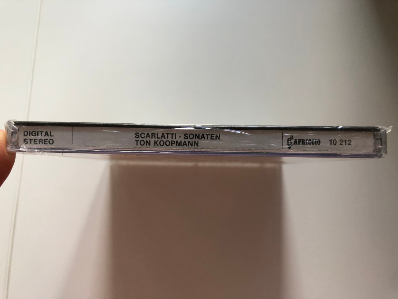 https://cdn10.bigcommerce.com/s-62bdpkt7pb/products/0/images/222163/Domenico_Scarlatti_Ton_Koopman_cembalo_harpsichord_16_Sonaten_Sonatas_Capriccio_Audio_CD_1988_Stereo_10_212_3__59220.1650035909.1280.1280.JPG?c=2&_gl=1*dp2tyr*_ga*MjA2NTIxMjE2MC4xNTkwNTEyNTMy*_ga_WS2VZYPC6G*MTY1MDAyNzY2OS4zNTguMS4xNjUwMDM1Nzk2LjY.