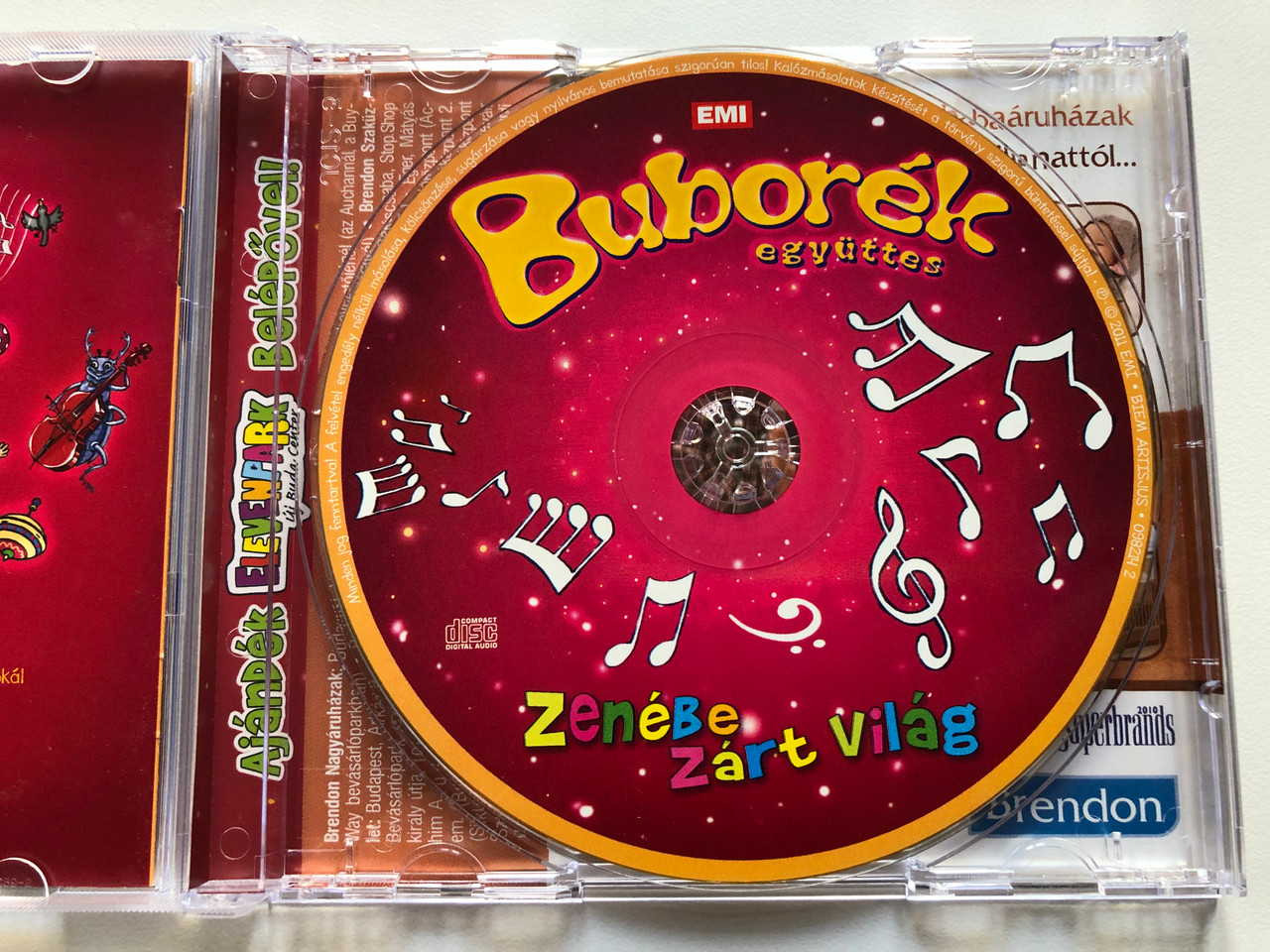 https://cdn10.bigcommerce.com/s-62bdpkt7pb/products/0/images/224718/Buborek_egyuttes_-_Zenebe_Zart_Vilag_EMI_Audio_CD_2011_098214_2_3__98550.1650954356.1280.1280.JPG?c=2&_gl=1*18q1jrc*_ga*MjA2NTIxMjE2MC4xNTkwNTEyNTMy*_ga_WS2VZYPC6G*MTY1MDk1MTExOC4zNjkuMS4xNjUwOTU0MTg5LjQz