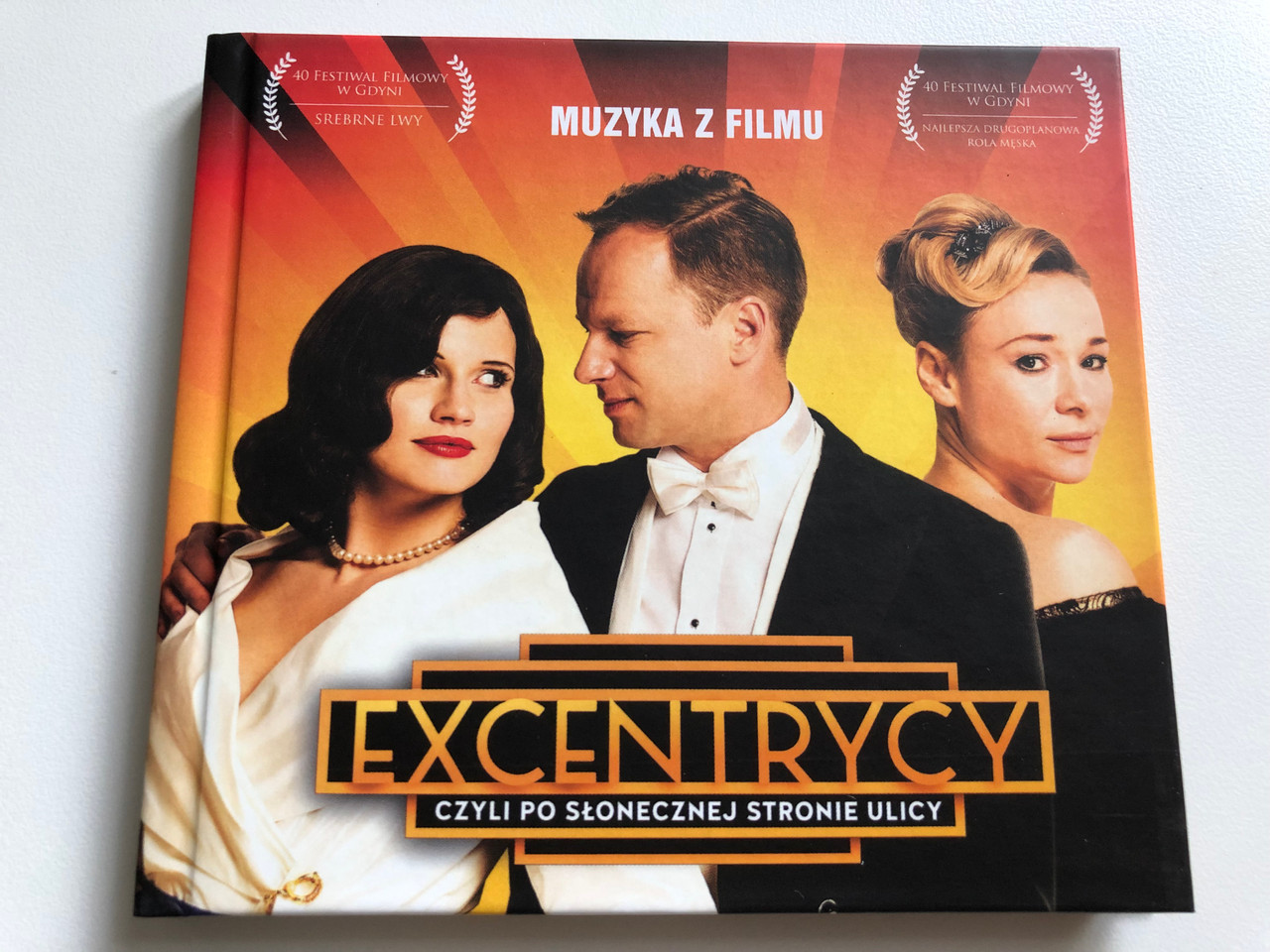 https://cdn10.bigcommerce.com/s-62bdpkt7pb/products/0/images/224739/Excentrycy_Czyli_Po_Sonecznej_Stronie_Ulicy_Muzyka_Z_Filmu_Agora_SA_Audio_CD_2015_9788326823183_1__36750.1650957108.1280.1280.JPG?c=2&_gl=1*1s9hd63*_ga*MjA2NTIxMjE2MC4xNTkwNTEyNTMy*_ga_WS2VZYPC6G*MTY1MDk1MTExOC4zNjkuMS4xNjUwOTU2ODkwLjYw