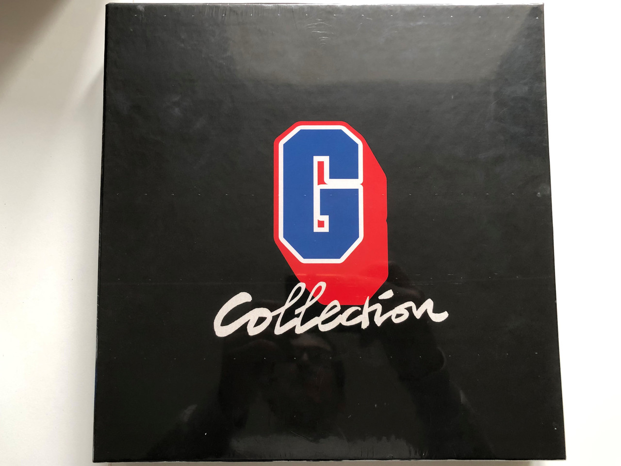 https://cdn10.bigcommerce.com/s-62bdpkt7pb/products/0/images/225352/G_Collection_Parlophone_10x_LP_Box_Set_2020_0190295177812_1__19444.1651125058.1280.1280.JPG?c=2&_gl=1*1wapjix*_ga*MjA2NTIxMjE2MC4xNTkwNTEyNTMy*_ga_WS2VZYPC6G*MTY1MTEyMzM2NC4zNzIuMS4xNjUxMTI1MTI1LjYw