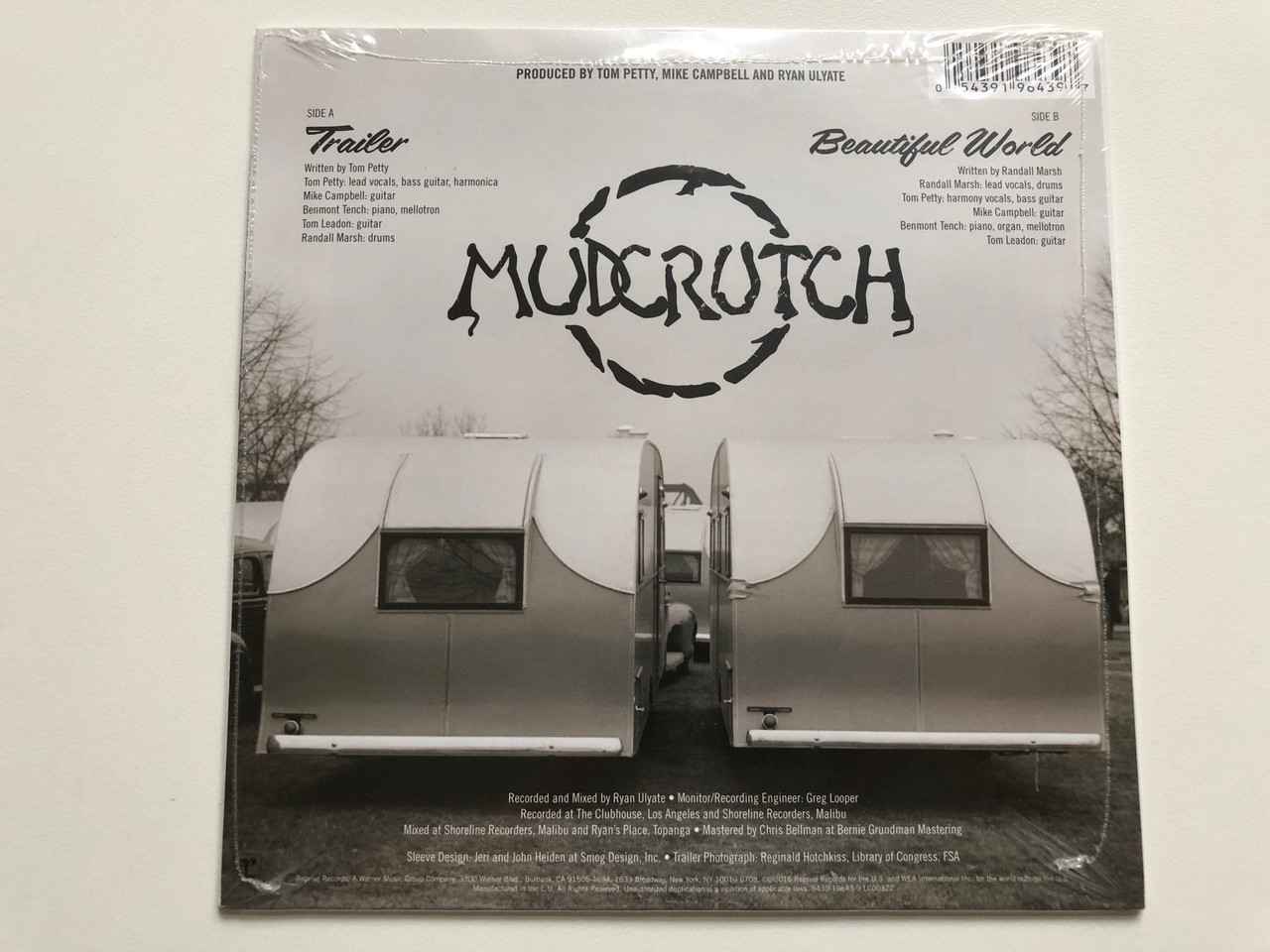 https://cdn10.bigcommerce.com/s-62bdpkt7pb/products/0/images/225390/Mudcrutch_Trailer_Reprise_Records_LP_2016_5439-19643-9_2__81062.1651133647.1280.1280.JPG?c=2&_gl=1*q48hxi*_ga*MjA2NTIxMjE2MC4xNTkwNTEyNTMy*_ga_WS2VZYPC6G*MTY1MTEyMzM2NC4zNzIuMS4xNjUxMTMzNDgzLjI5