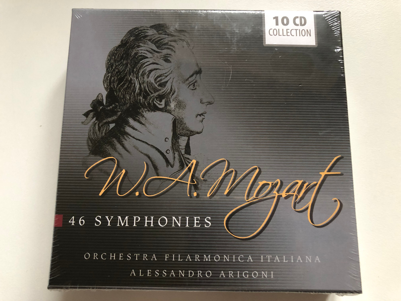 https://cdn10.bigcommerce.com/s-62bdpkt7pb/products/0/images/225920/W.A._Mozart_-_46_Symphonies_Orchestra_Filarmonica_Italiana_Alessandro_Arigoni_Membran_10x_Audio_CD_Stereo_Box_Set_203300_1__47943.1651211894.1280.1280.JPG?c=2&_gl=1*121ktzy*_ga*MjA2NTIxMjE2MC4xNTkwNTEyNTMy*_ga_WS2VZYPC6G*MTY1MTIwNjM2MC4zNzMuMS4xNjUxMjExNzQxLjI2