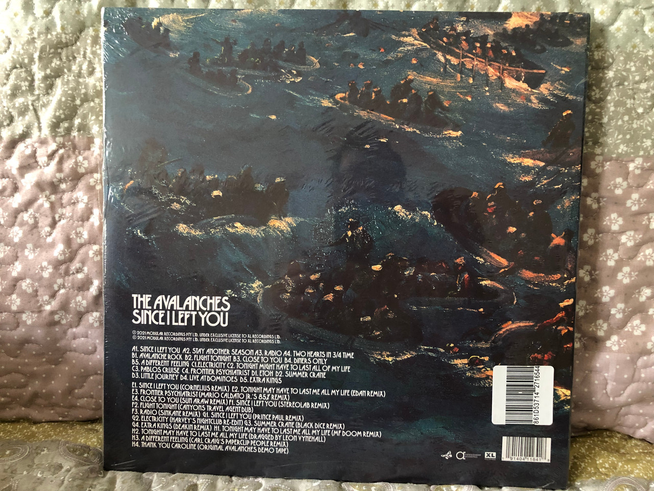 https://cdn10.bigcommerce.com/s-62bdpkt7pb/products/0/images/226380/The_Avalanches_Since_I_Left_You_20th_Anniversary_Deluxe_Edition_33_Track_4_LP_Definitive_Edition_180_Gram_Heavyweight_Vinyl_Original_Album_Unreleased_Remixes_Poster_And_Liner_Notes__38765.1651562087.1280.1280.JPG?c=2&_gl=1*18f53z3*_ga*MjA2NTIxMjE2MC4xNTkwNTEyNTMy*_ga_WS2VZYPC6G*MTY1MTU1ODAzOC4zODAuMS4xNjUxNTYxNzQzLjIy