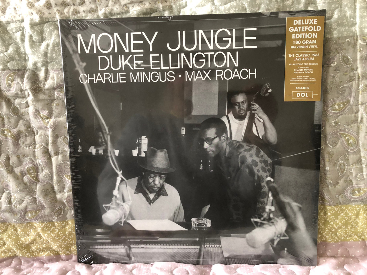 https://cdn10.bigcommerce.com/s-62bdpkt7pb/products/0/images/226802/Money_Jungle_-_Duke_Ellington_Charlie_Mingus_Max_Roach_Deluxe_Gatefold_Edition_180_gram_HQ_Virgin_Vinyl_The_Classic_1963_Jazz_Album_His_Historic_Trio_Session_Also_features_Charles_Ming_1__54197.1652074017.1280.1280.JPG?c=2&_gl=1*a2sr0q*_ga*MjA2NTIxMjE2MC4xNTkwNTEyNTMy*_ga_WS2VZYPC6G*MTY1MjA3MDA3MS4zODcuMS4xNjUyMDczMDYwLjQy