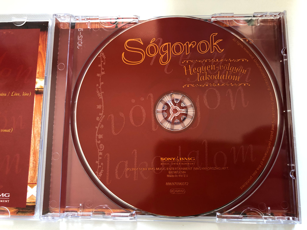 https://cdn10.bigcommerce.com/s-62bdpkt7pb/products/0/images/227263/Sogorok_-_Hegyen-volgyon_lakodalom_Sony_BMG_Music_Audio_CD_2007_88697096072_5__36281.1652252335.1280.1280.JPG?c=2&_gl=1*10ilhbw*_ga*MjA2NTIxMjE2MC4xNTkwNTEyNTMy*_ga_WS2VZYPC6G*MTY1MjI0NzQ2MS4zOTEuMS4xNjUyMjUyMDY0LjYw