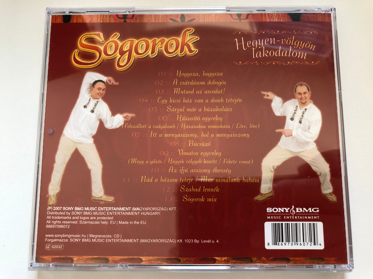 https://cdn10.bigcommerce.com/s-62bdpkt7pb/products/0/images/227264/Sogorok_-_Hegyen-volgyon_lakodalom_Sony_BMG_Music_Audio_CD_2007_88697096072_6__96184.1652252335.1280.1280.JPG?c=2&_gl=1*10ilhbw*_ga*MjA2NTIxMjE2MC4xNTkwNTEyNTMy*_ga_WS2VZYPC6G*MTY1MjI0NzQ2MS4zOTEuMS4xNjUyMjUyMDY0LjYw