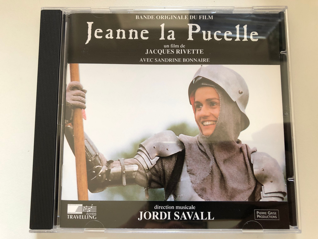 https://cdn10.bigcommerce.com/s-62bdpkt7pb/products/0/images/227305/Jeanne_La_Pucelle_Bande_Originale_Du_Film_-_un_film_de_Jacques_Rivette_Avec_Sandrine_Bonnaire_Direction_musicale_-_Jordi_Savall_Auvidis_Travelling_Audio_CD_1994_K_1006_1__29068.1652256114.1280.1280.JPG?c=2&_gl=1*yb01xv*_ga*MjA2NTIxMjE2MC4xNTkwNTEyNTMy*_ga_WS2VZYPC6G*MTY1MjI0NzQ2MS4zOTEuMS4xNjUyMjU1OTc4LjQw