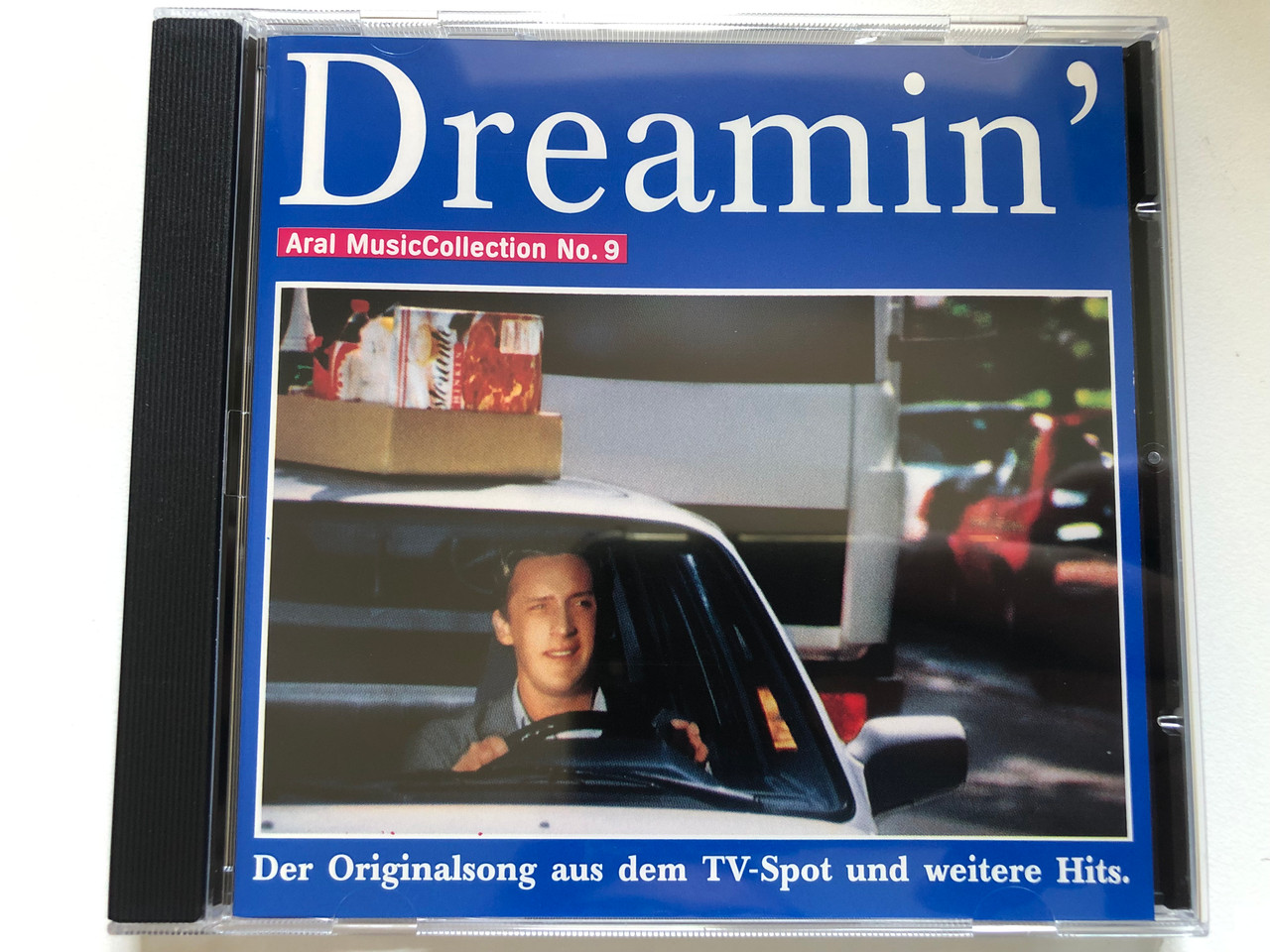https://cdn10.bigcommerce.com/s-62bdpkt7pb/products/0/images/227516/Dreamin_-_Aral_MusicCollection_No._9_Der_Originalsong_aus_dem_TV-Spot_und_weitere_Hits._PolyGram_Audio_CD_1997_007_596-2_1__68416.1652418369.1280.1280.JPG?c=2&_gl=1*1ay50f9*_ga*MjA2NTIxMjE2MC4xNTkwNTEyNTMy*_ga_WS2VZYPC6G*MTY1MjQxNjAyMy4zOTUuMS4xNjUyNDE4MjA3LjE1