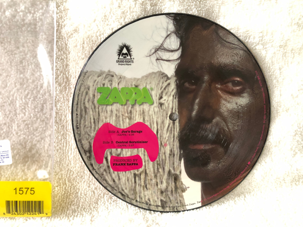 https://cdn10.bigcommerce.com/s-62bdpkt7pb/products/0/images/227603/Zappa_Joes_Garage_Produced_By_Frank_Zappa_Barking_Pumpkin_Records_LP_BPR_1224_2__23104.1652711900.1280.1280.JPG?c=2&_gl=1*1thas4a*_ga*MjA2NTIxMjE2MC4xNTkwNTEyNTMy*_ga_WS2VZYPC6G*MTY1MjcwODk4OS4zOTguMS4xNjUyNzExNDczLjg.