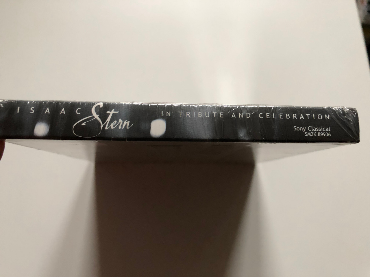 https://cdn10.bigcommerce.com/s-62bdpkt7pb/products/0/images/228070/Isaac_Stern_-_In_Tribute_And_Celebration_In_Erinnerung_an_Isaac_Stern_Sony_Classical_2x_Audio_CD_2002_SM2K_89936_3__30042.1652884339.1280.1280.JPG?c=2&_gl=1*1fp0nri*_ga*MjA2NTIxMjE2MC4xNTkwNTEyNTMy*_ga_WS2VZYPC6G*MTY1Mjg4MTM3My40MDMuMS4xNjUyODg0MTQ4Ljg.