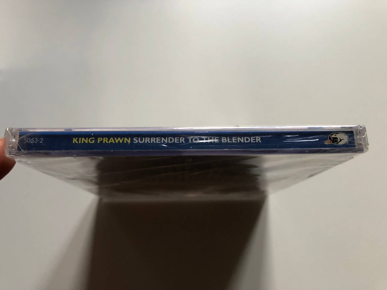 https://cdn10.bigcommerce.com/s-62bdpkt7pb/products/0/images/229172/King_Prawn_Surrender_To_The_Blender_Spitfire_Records_Audio_CD_2000_5053-2_3__33412.1653633120.1280.1280.JPG?c=2&_gl=1*g7r4vl*_ga*MjA2NTIxMjE2MC4xNTkwNTEyNTMy*_ga_WS2VZYPC6G*MTY1MzYyMzY5Mi40MTMuMS4xNjUzNjMyOTM3LjYw