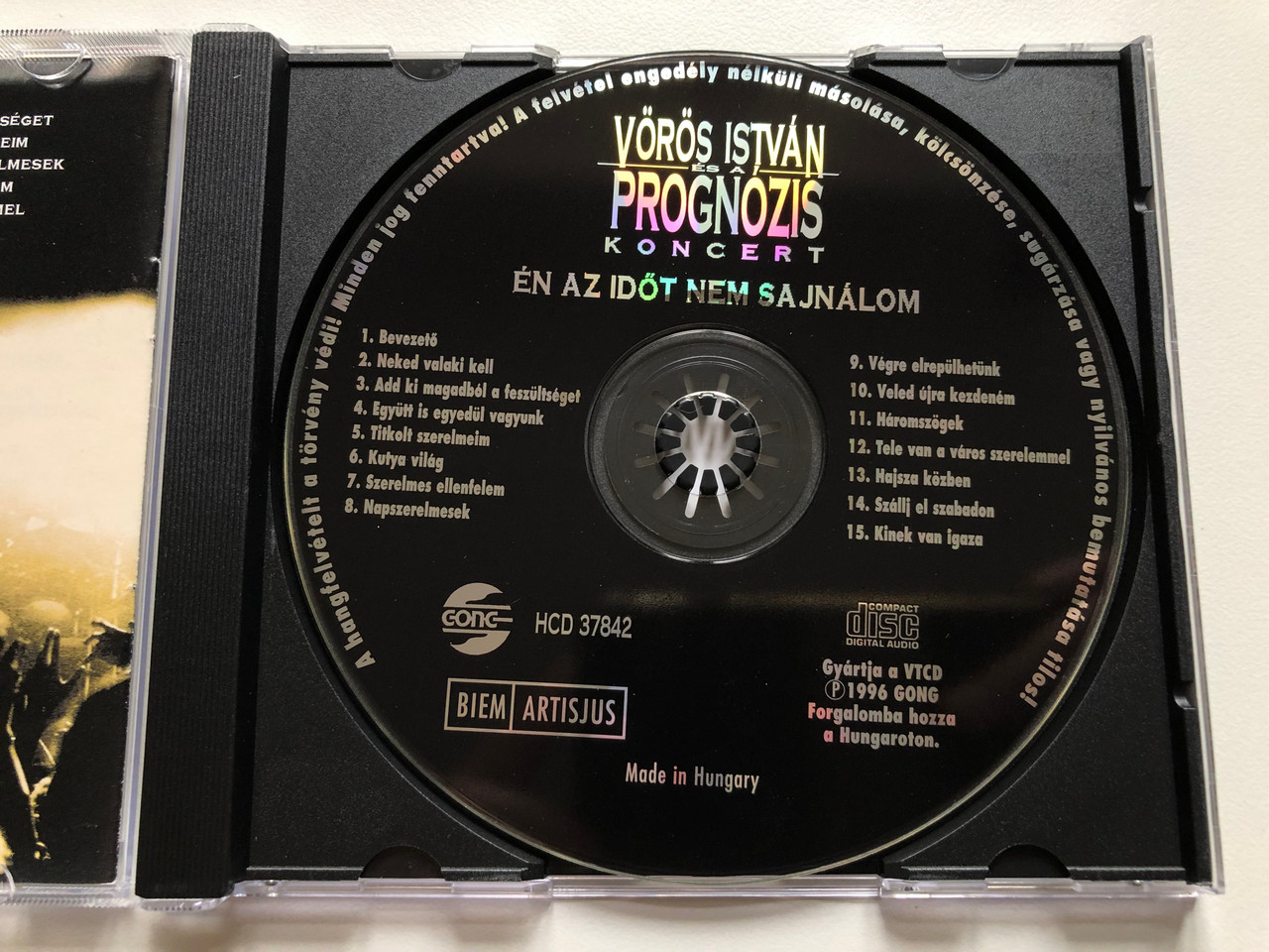 https://cdn10.bigcommerce.com/s-62bdpkt7pb/products/0/images/229282/Voros_Istvan_es_a_Prognozis_Koncert_-_En_Az_Idiot_Nem_Sajnalom_Gong_Audio_CD_1996_HCD_37842_3__47088.1653637993.1280.1280.JPG?c=2&_gl=1*1gxjuw8*_ga*MjA2NTIxMjE2MC4xNTkwNTEyNTMy*_ga_WS2VZYPC6G*MTY1MzYyMzY5Mi40MTMuMS4xNjUzNjM3NTk2LjE4