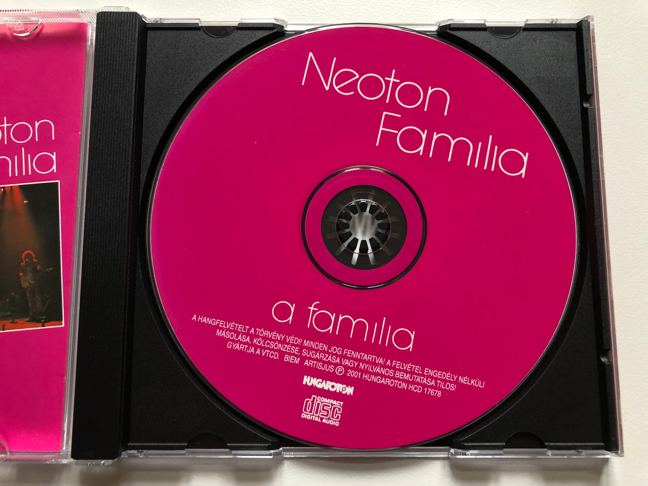 https://cdn10.bigcommerce.com/s-62bdpkt7pb/products/0/images/229292/Neoton_Famlia_A_Familia_Hungaroton_Audio_CD_2001_HCD_17678_3__11787.1653639289.1280.1280.JPG?c=2&_gl=1*vmaknl*_ga*MjA2NTIxMjE2MC4xNTkwNTEyNTMy*_ga_WS2VZYPC6G*MTY1MzYyMzY5Mi40MTMuMS4xNjUzNjM5MTgzLjI1