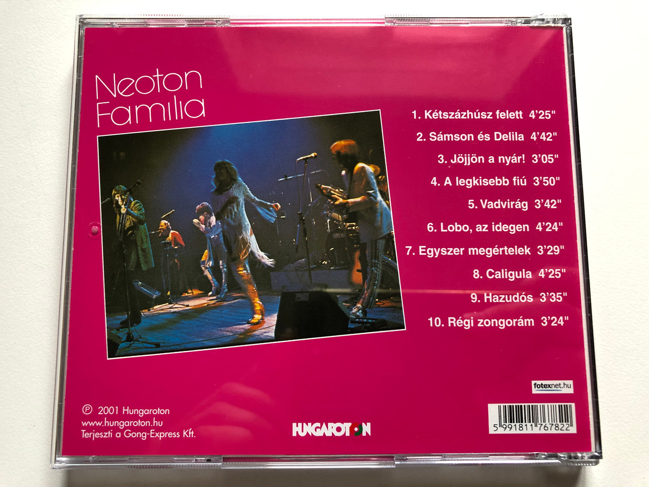 https://cdn10.bigcommerce.com/s-62bdpkt7pb/products/0/images/229294/Neoton_Famlia_A_Familia_Hungaroton_Audio_CD_2001_HCD_17678_5__61583.1653639290.1280.1280.JPG?c=2&_gl=1*vmaknl*_ga*MjA2NTIxMjE2MC4xNTkwNTEyNTMy*_ga_WS2VZYPC6G*MTY1MzYyMzY5Mi40MTMuMS4xNjUzNjM5MTgzLjI1