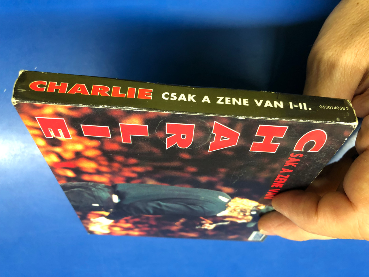 https://cdn10.bigcommerce.com/s-62bdpkt7pb/products/0/images/230210/Charlie_Csak_A_Zene_Van_Magneoton_2x_Audio_CD_063014058-2_3__29930.1653927304.1280.1280.JPG?c=2&_gl=1*1jmyyyu*_ga*MjA2NTIxMjE2MC4xNTkwNTEyNTMy*_ga_WS2VZYPC6G*MTY1MzkxODkyNC40MTQuMS4xNjUzOTI3MjgwLjYw