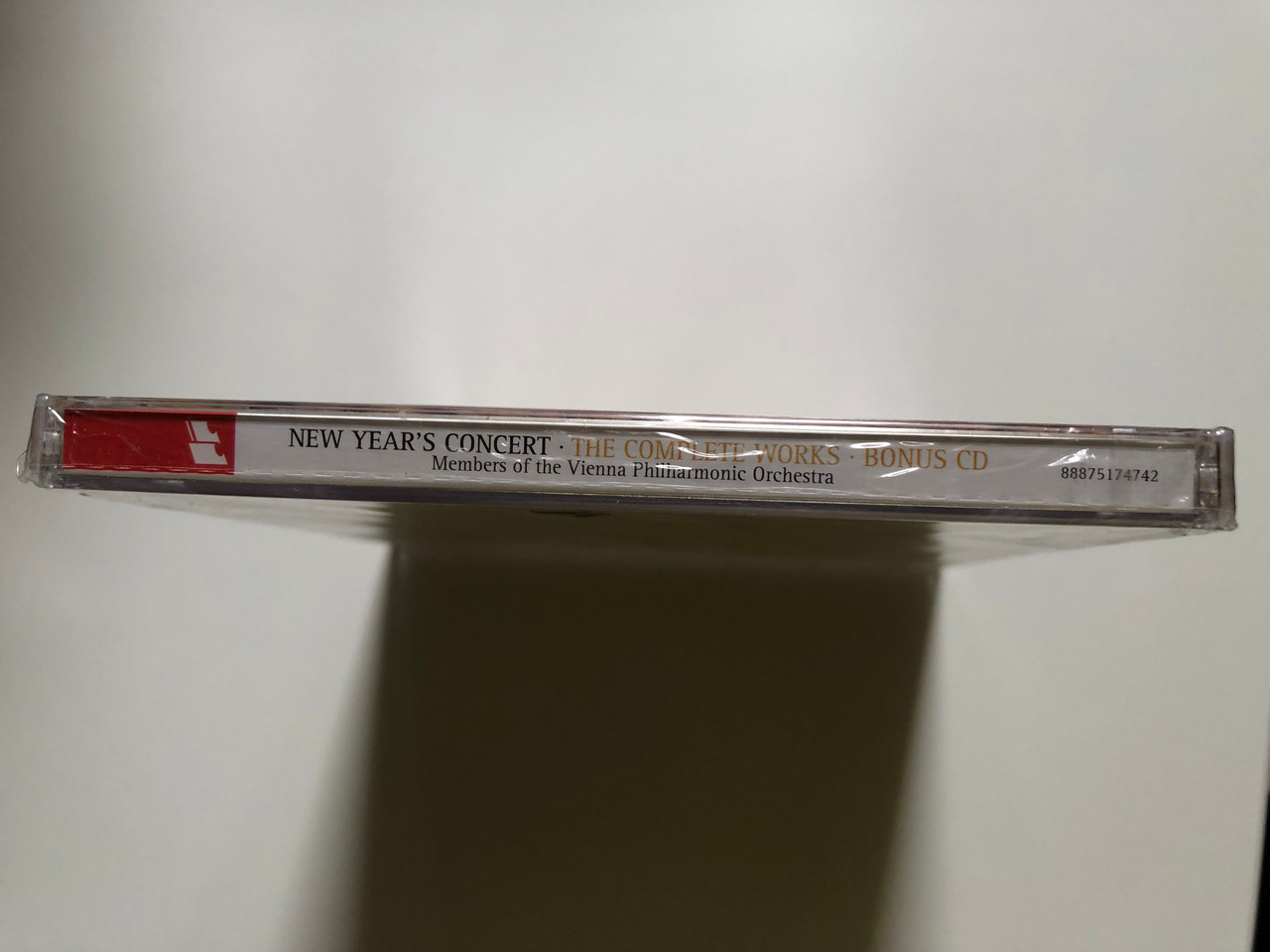 https://cdn10.bigcommerce.com/s-62bdpkt7pb/products/0/images/230378/New_Years_Concert_The_Complete_Works_-_Bonus_CD_Members_of_the_Vienna_Philharmonic_Orchestra_Sony_Music_Audio_CD_2015_88875174742_3__08145.1654011319.1280.1280.JPG?c=2&_gl=1*5atc0z*_ga*MjA2NTIxMjE2MC4xNTkwNTEyNTMy*_ga_WS2VZYPC6G*MTY1NDAwNTAzNy40MTUuMS4xNjU0MDExMjAyLjYw