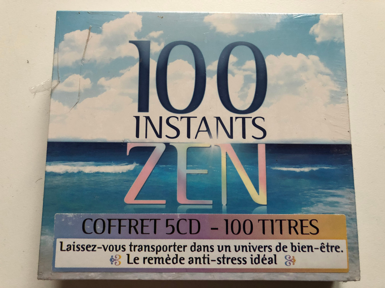https://cdn10.bigcommerce.com/s-62bdpkt7pb/products/0/images/231247/100_Instants_Zen_Coffret_5CD_-_100_Titres_Laissez-vous_transporter_dans_un_univers_de_bien-etre._Le_remede_anti-stress_ideal_Wagram_Music_5x_Audio_CD_2010_3213922_1__85029.1654236691.1280.1280.JPG?c=2&_gl=1*18ufx5e*_ga*MjA2NTIxMjE2MC4xNTkwNTEyNTMy*_ga_WS2VZYPC6G*MTY1NDIzNDU5Mi40MjEuMS4xNjU0MjM2NDIyLjQ5