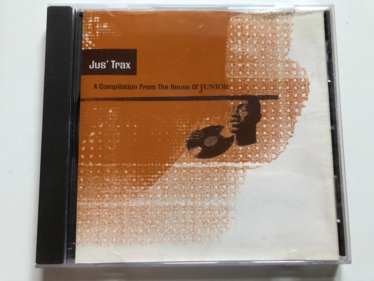 https://cdn10.bigcommerce.com/s-62bdpkt7pb/products/0/images/231291/Jus_Trax_A_Compilation_From_The_House_Of_Junior_Jus_Trax_Audio_CD_1996_JSTCD1_1__46309.1654243723.1280.1280.JPG?c=2&_gl=1*1covfg0*_ga*MjA2NTIxMjE2MC4xNTkwNTEyNTMy*_ga_WS2VZYPC6G*MTY1NDIzNDU5Mi40MjEuMS4xNjU0MjQzNjM4LjI0