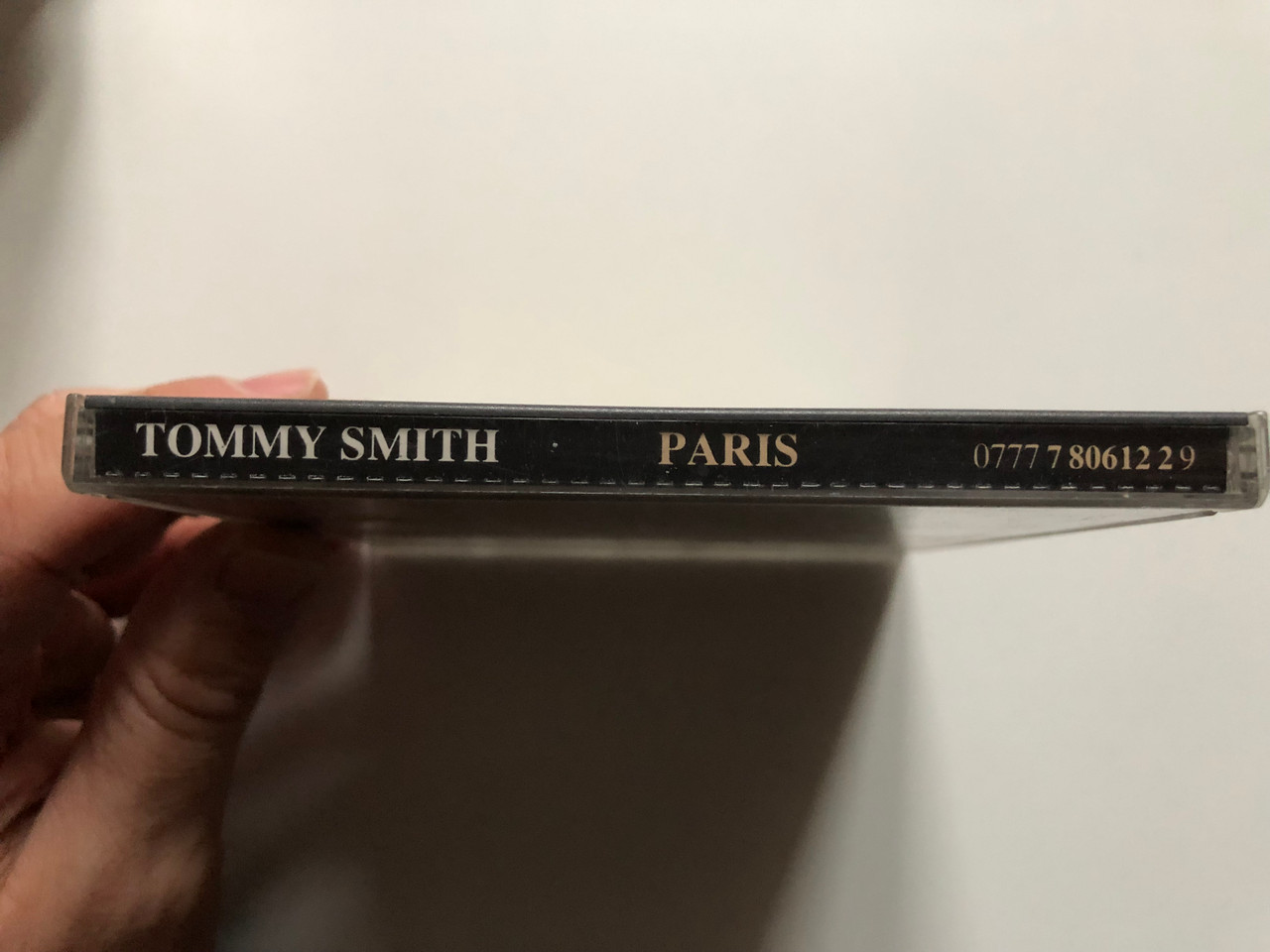 https://cdn10.bigcommerce.com/s-62bdpkt7pb/products/0/images/232251/Tommy_Smith_Paris_Blue_Note_International_Audio_CD_1992_077778061229_3__80999.1654534150.1280.1280.JPG?c=2&_gl=1*1tbvmrz*_ga*MjA2NTIxMjE2MC4xNTkwNTEyNTMy*_ga_WS2VZYPC6G*MTY1NDUzMzI0OC40MjIuMS4xNjU0NTMzOTQ5LjYw
