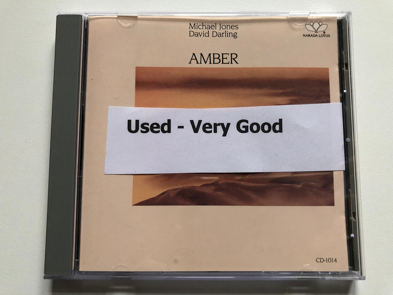 https://cdn10.bigcommerce.com/s-62bdpkt7pb/products/0/images/232946/Michael_Jones_David_Darling_Amber_Narada_Lotus_Audio_CD_1987_CD-1014_7__57369.1654717782.1280.1280.JPG?c=2&_gl=1*1x31sa9*_ga*MjA2NTIxMjE2MC4xNTkwNTEyNTMy*_ga_WS2VZYPC6G*MTY1NDcxNDYwMy40MjUuMS4xNjU0NzE3NjI4LjQ5