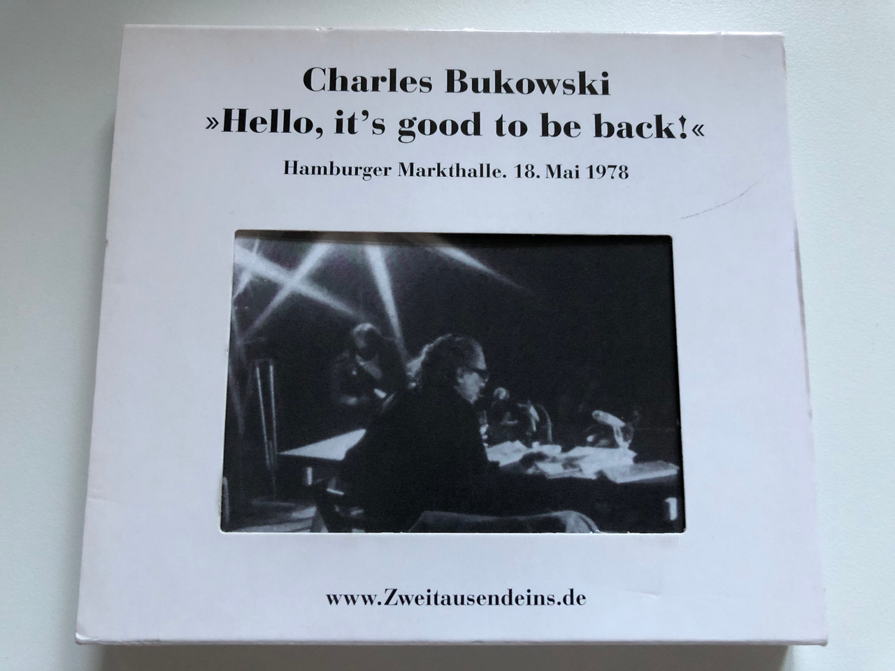 https://cdn10.bigcommerce.com/s-62bdpkt7pb/products/0/images/234048/Charles_Bukowski_Hello_Its_Good_To_Be_Back_-_Hamburger_Markthalle._18._Mai_1978_Zweitausendeins_Audio_CD_2007_230_068_1__44987.1655222521.1280.1280.JPG?c=2&_gl=1*1mjlsns*_ga*MjA2NTIxMjE2MC4xNTkwNTEyNTMy*_ga_WS2VZYPC6G*MTY1NTIxNzA3Mi40MzQuMS4xNjU1MjIyNTE2LjYw