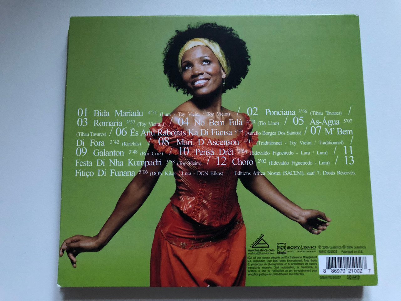 https://cdn10.bigcommerce.com/s-62bdpkt7pb/products/0/images/234080/Lura_MBem_Di_Fora_Lusafrica_Audio_CD_2006_88697021002_7__97480.1655223196.1280.1280.JPG?c=2&_gl=1*5ekj00*_ga*MjA2NTIxMjE2MC4xNTkwNTEyNTMy*_ga_WS2VZYPC6G*MTY1NTIxNzA3Mi40MzQuMS4xNjU1MjIzMjQxLjYw