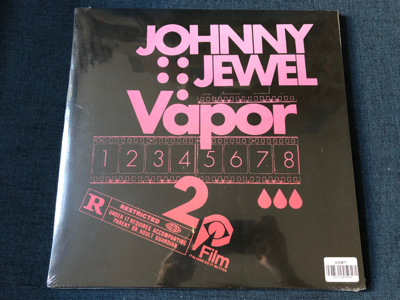 https://cdn10.bigcommerce.com/s-62bdpkt7pb/products/0/images/234145/Johnny_Jewel_Vapor_Italians_Do_It_Better_LP_IDIB077_2__46510.1655276119.1280.1280.JPG?c=2&_gl=1*1th8zgb*_ga*MjA2NTIxMjE2MC4xNTkwNTEyNTMy*_ga_WS2VZYPC6G*MTY1NTI3MTU1MS40MzUuMS4xNjU1Mjc2MTQyLjYw