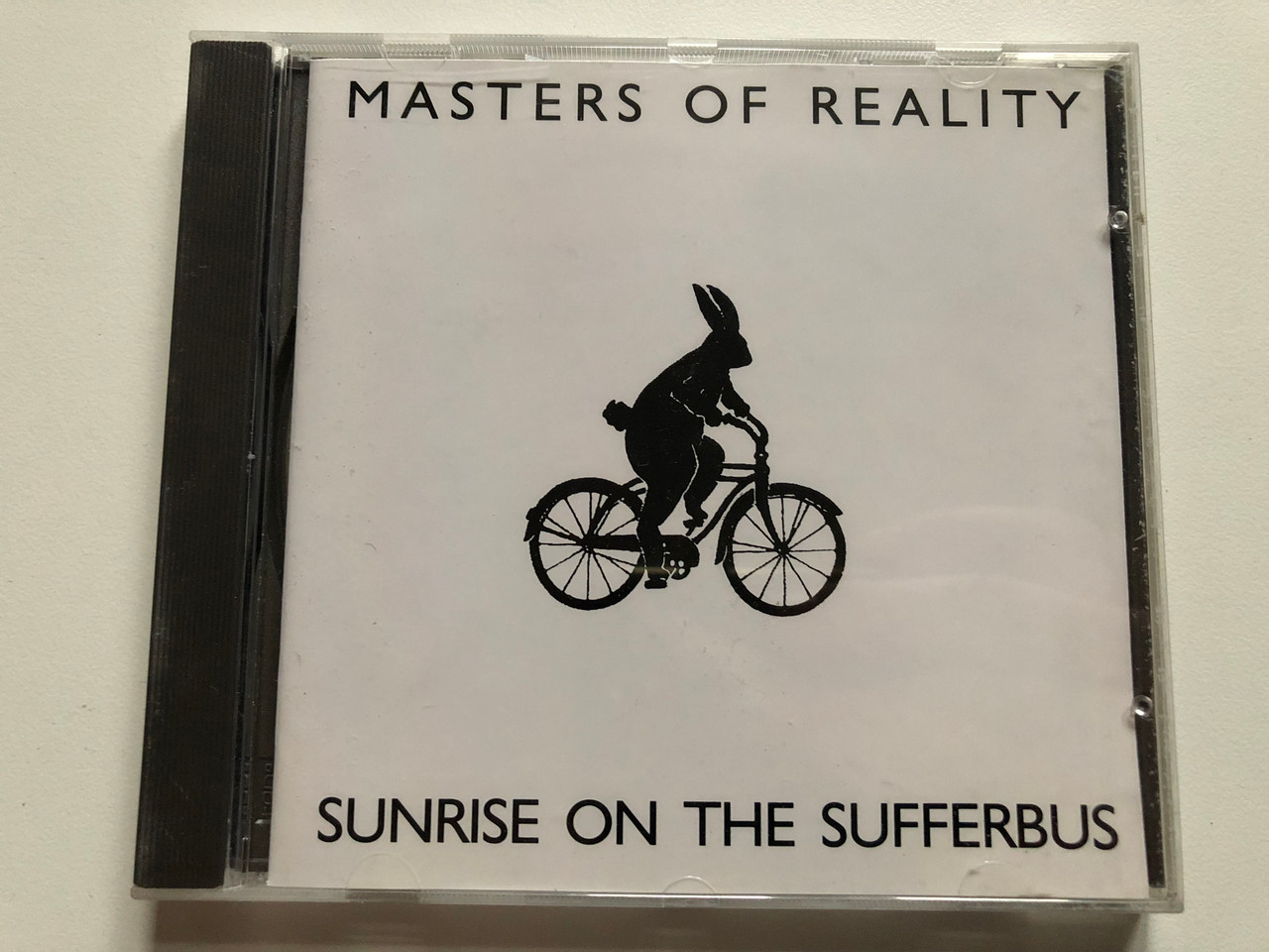 https://cdn10.bigcommerce.com/s-62bdpkt7pb/products/0/images/235014/Masters_Of_Reality_Sunrise_On_The_Sufferbus_Def_American_Recordings_Audio_CD_1992_514_947-2_1__37665.1655730049.1280.1280.JPG?c=2&_gl=1*5c7jcc*_ga*MjA2NTIxMjE2MC4xNTkwNTEyNTMy*_ga_WS2VZYPC6G*MTY1NTcyNzYxOC40NDMuMS4xNjU1NzI5OTQ5LjM3