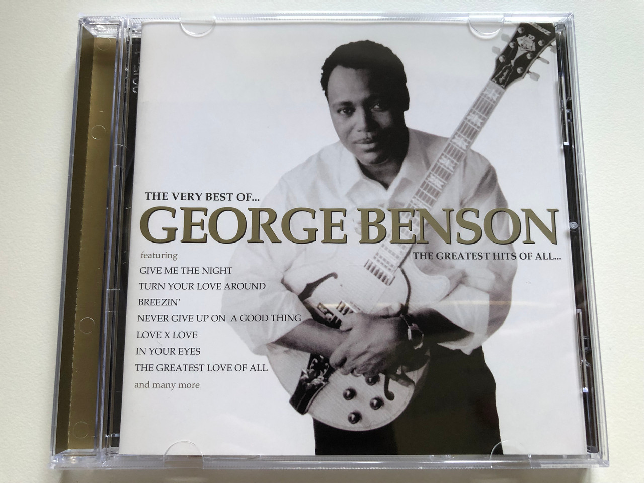 https://cdn10.bigcommerce.com/s-62bdpkt7pb/products/0/images/236088/The_Very_Best_Of..._George_Benson_-_The_Greatest_Hits_Of_All..._Featuring_Give_Me_The_Night_Turn_Your_Love_Around_Breezin_Never_Give_Up_On_A_Good_Thing_Love_X_Love_In_Your_Eyes_Warner_1__15091.1656417091.1280.1280.JPG?c=2&_gl=1*ntegbi*_ga*MjA2NTIxMjE2MC4xNTkwNTEyNTMy*_ga_WS2VZYPC6G*MTY1NjQwODYyMi40NTcuMS4xNjU2NDE2OTMyLjM5